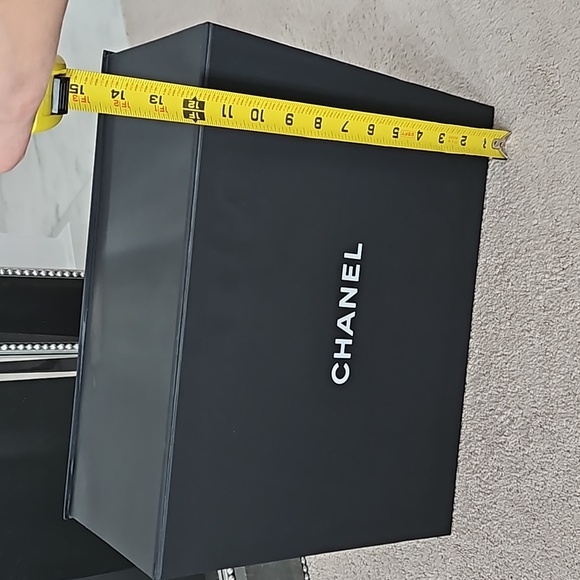 CHANEL Large Magnetic Box LIKE NEW! - Picture 3 of 4